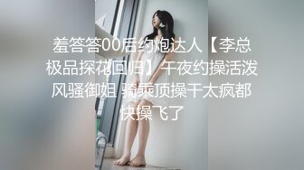 爬墙偷窥楼下的小媳妇洗澡人挺漂亮就是奶子小了点