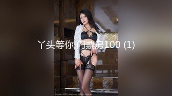 潜入公司内部公厕偷拍两个妹子的鲍鱼